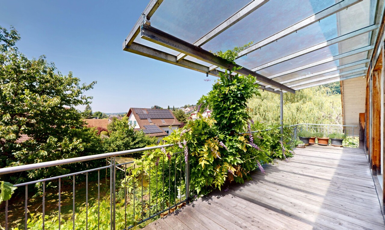 terrasse mit balkon, from property, und day time