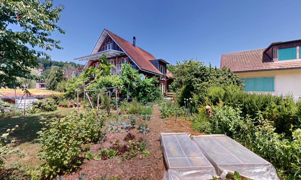 garten mit property visible, gewächshaus, und day time
