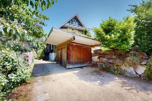 außenansicht mit property visible und day time